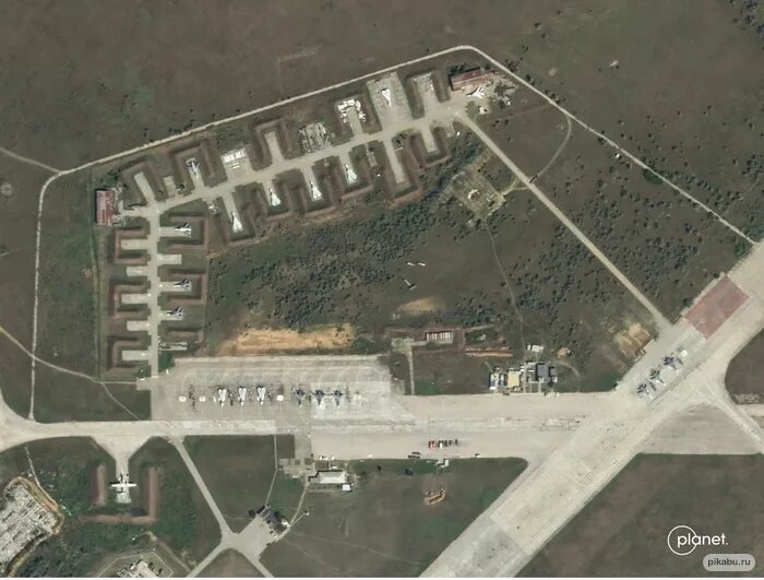 Аэродром Саки до "пожара"