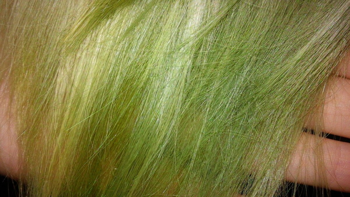 Зеленые волосы после осветления