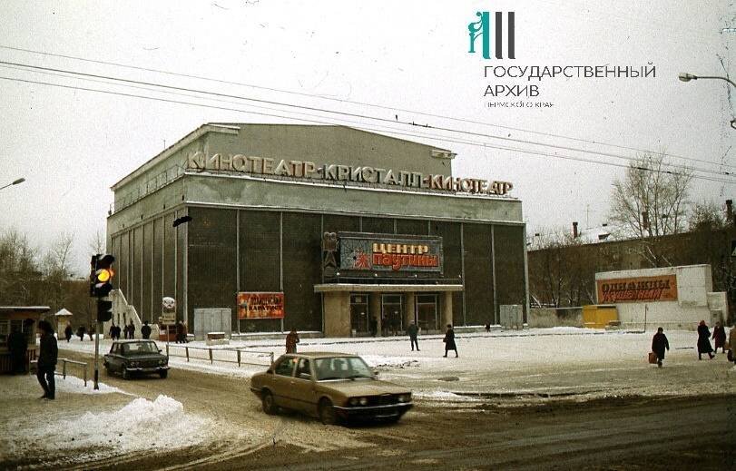 На этой неделе стало известно о закрытии сразу двух крупных кинотеатров. Сеть «Синема Парк» уходит из «Кристалла» (Комсомольский проспект, 53) и ТРК «Колизей Cinema» (ул. Куйбышева, 16).