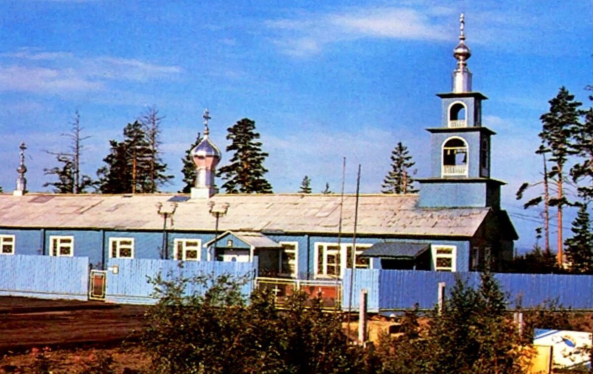 Старых храм пос. Карапчанка.