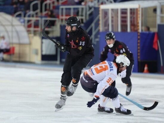     Хабаровский «СКА-Нефтяник» выиграл у «Байкал-Энергии» со счетом 5:3. Фото: Александр Никитин