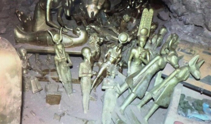 Не иначе золотые статуэтки)