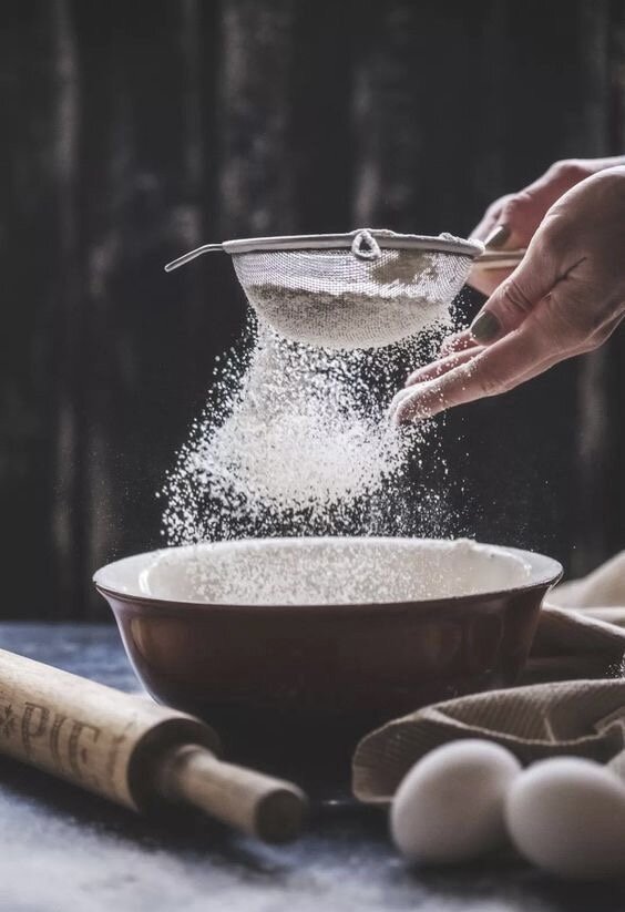 Совет: из ржаной муки получаются прекрасные калитки, блины, галеты с разными несладкими начинками, сдобные лепешки.
