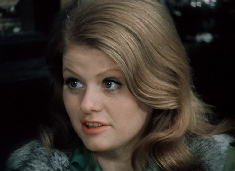 В роли Сюзанны. Фильм 1974 года "Чисто английское убийство"