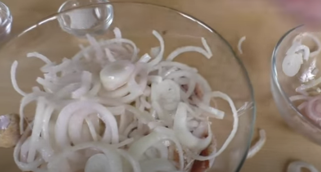 Когда хочется шашлык, а ты на самоизоляции / Мясо со вкусом шашлыка на сковороде.