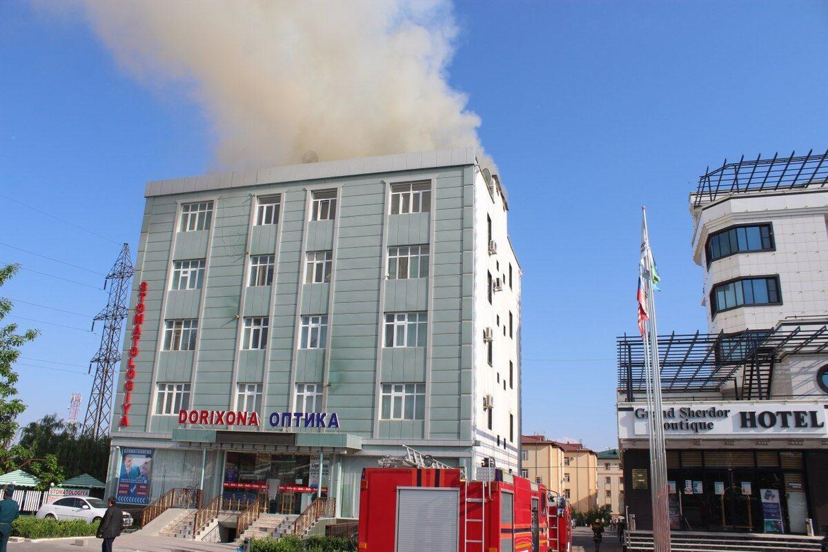 В Намангане произошел пожар на крыше многоэтажки | Новости Узбекистана  Podrobno.uz | Дзен