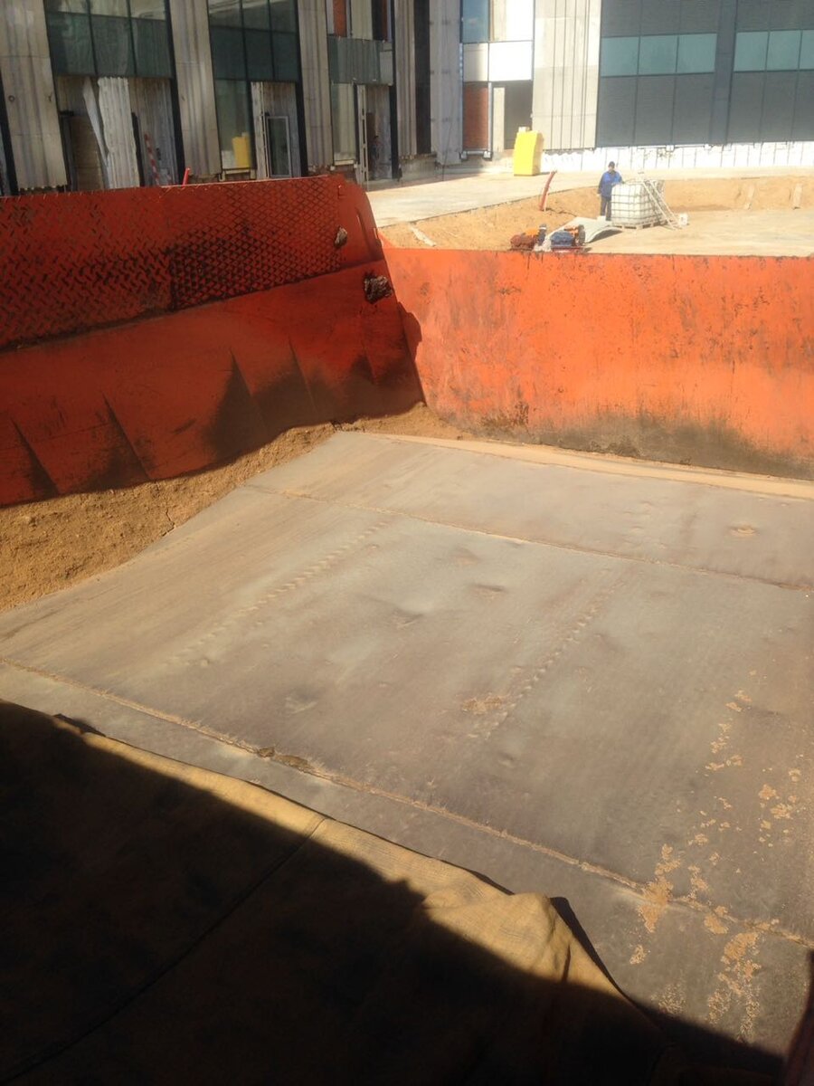 Машина с "корытом", т.е. поднятым дном кузова 