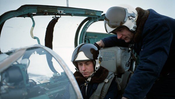 Работники летно-испытательного состава выходят на пенсию по выслуге лет