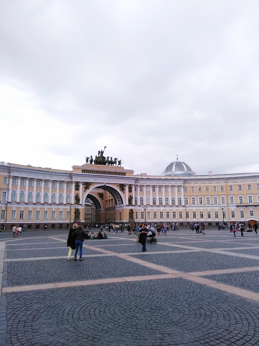 Дворцовая площадь, фото автора (для просмотра всей галереи, листайте вправо)