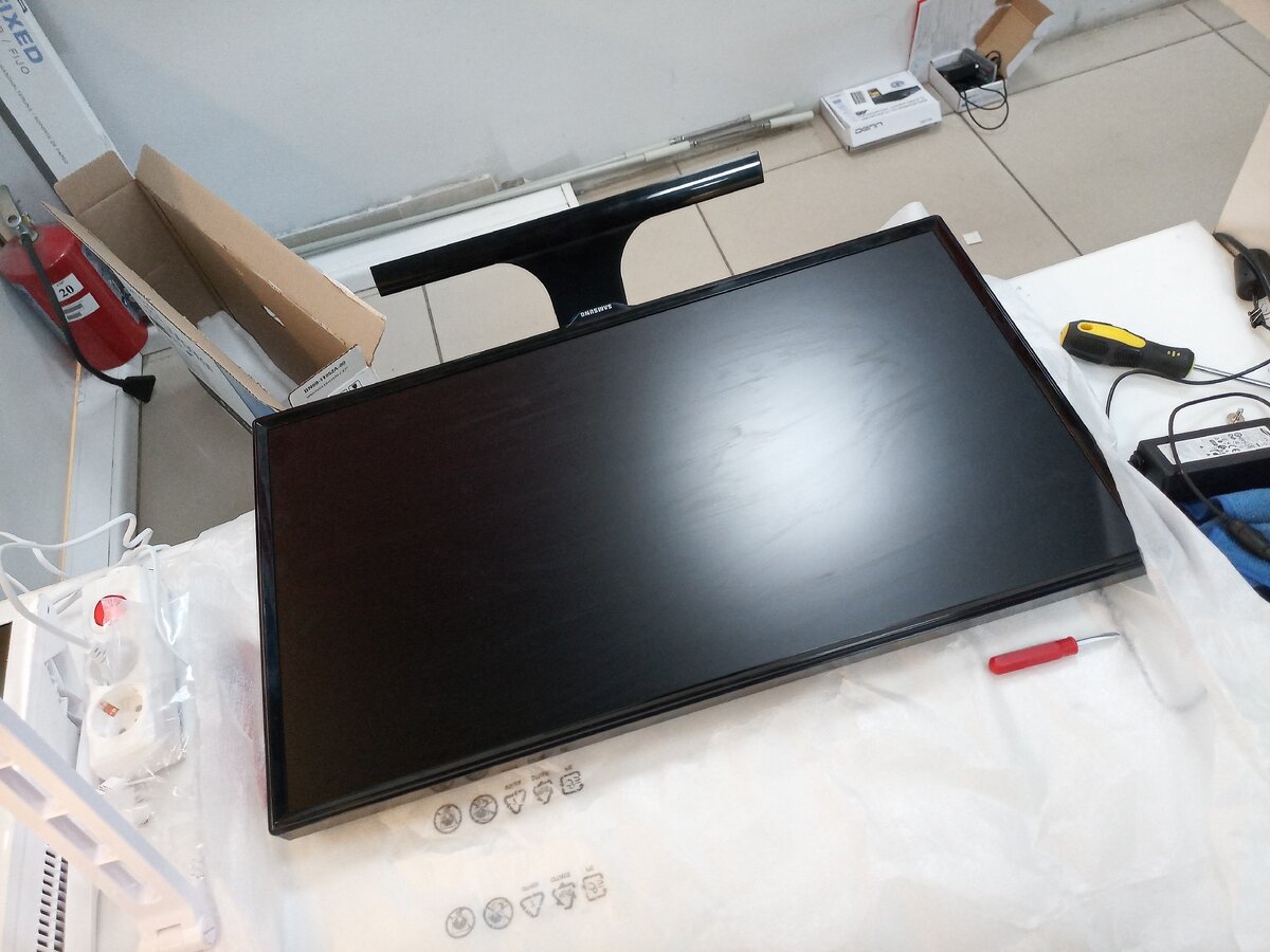 Проверяю на битые пиксели. 