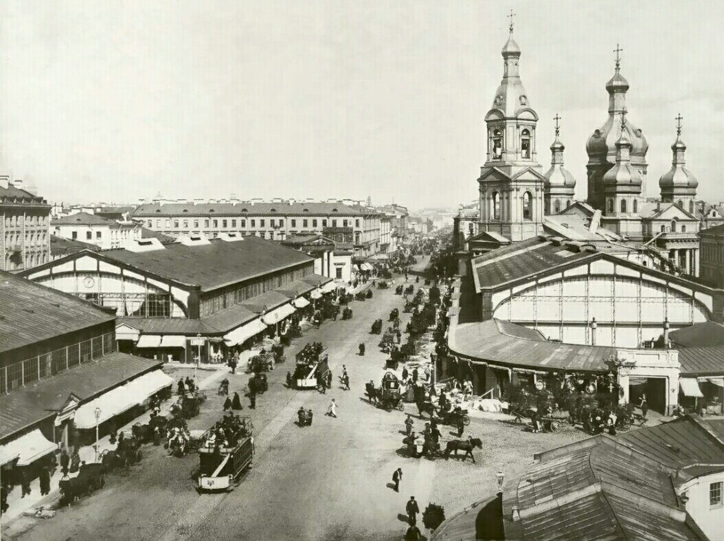 Так раньше выглядела площадь - с тех пор изменилась до неузнаваемости