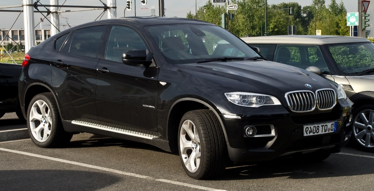 BMW X6.