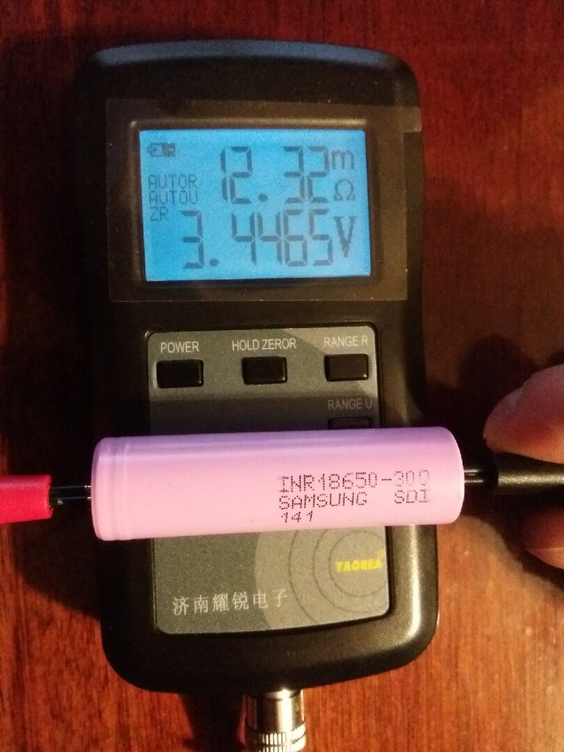 Измерить внутреннее сопротивление аккумулятора 18650. Измерение емкости аккумулятора. Схема измерителя внутреннего сопротивления аккумулятора 18650. Yr1035. Измерение сопротивление аккумуляторов 18650.