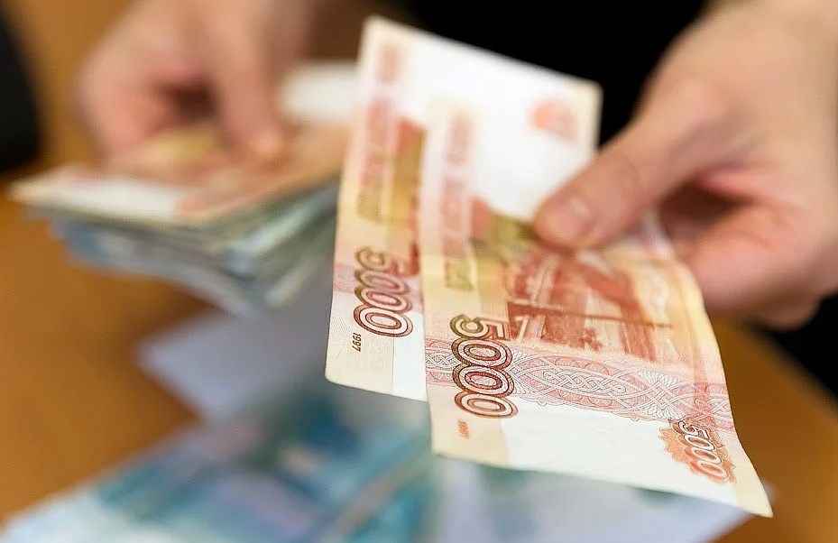 выплата с 3 до 16 лет  10 000 рублей 