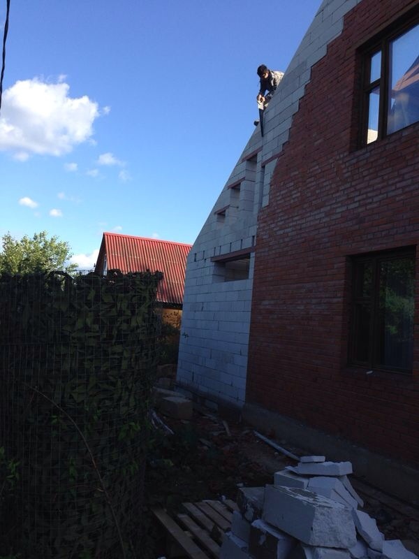 Вид со стороны дороги