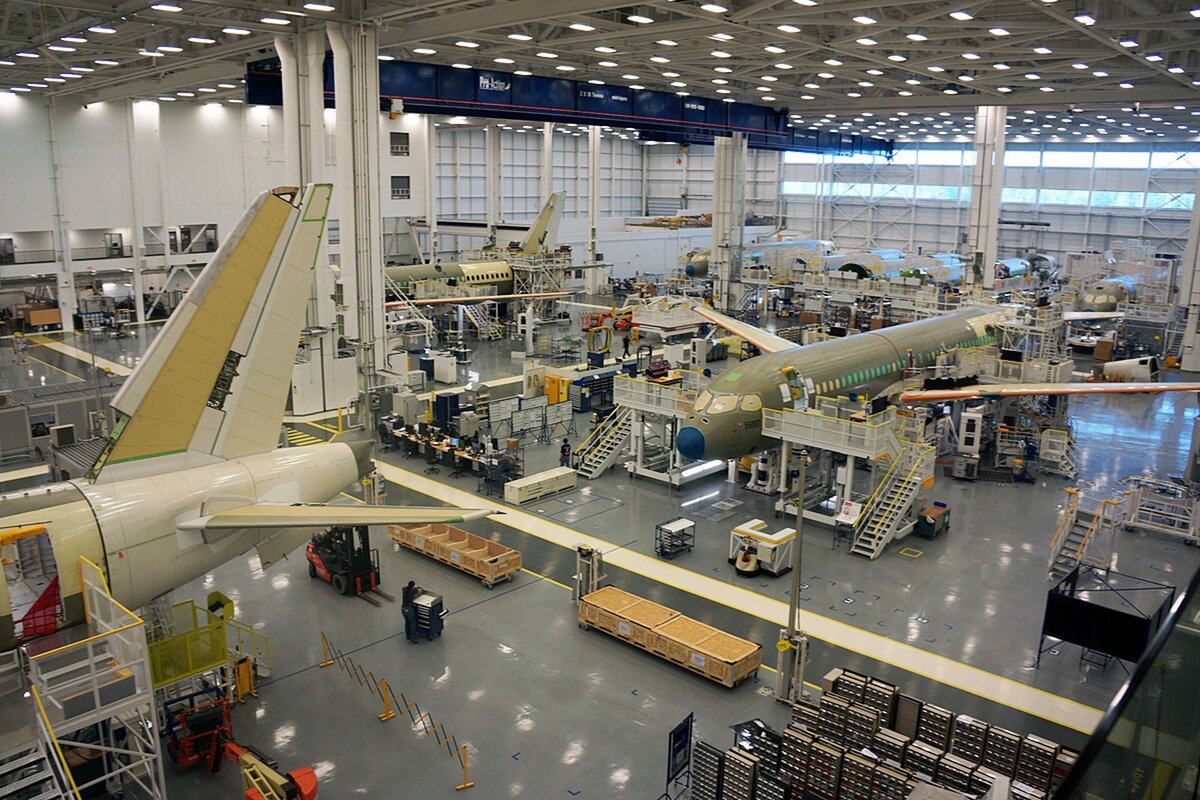Airbus A220/Bombardier CSeries на линии финальной сборки в Мирабеле, провинция Квебек