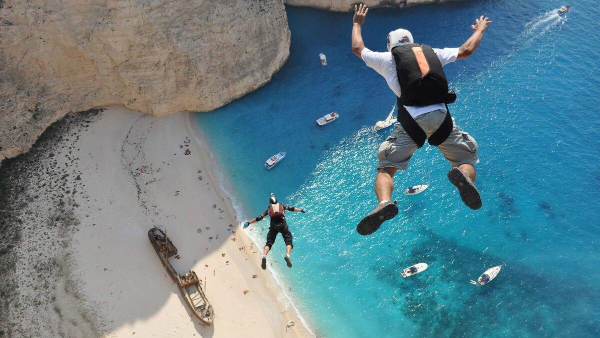 Бейсджампинг. Фото взято с ресурса www.glonasstravel.com и принадлежит его авторам.