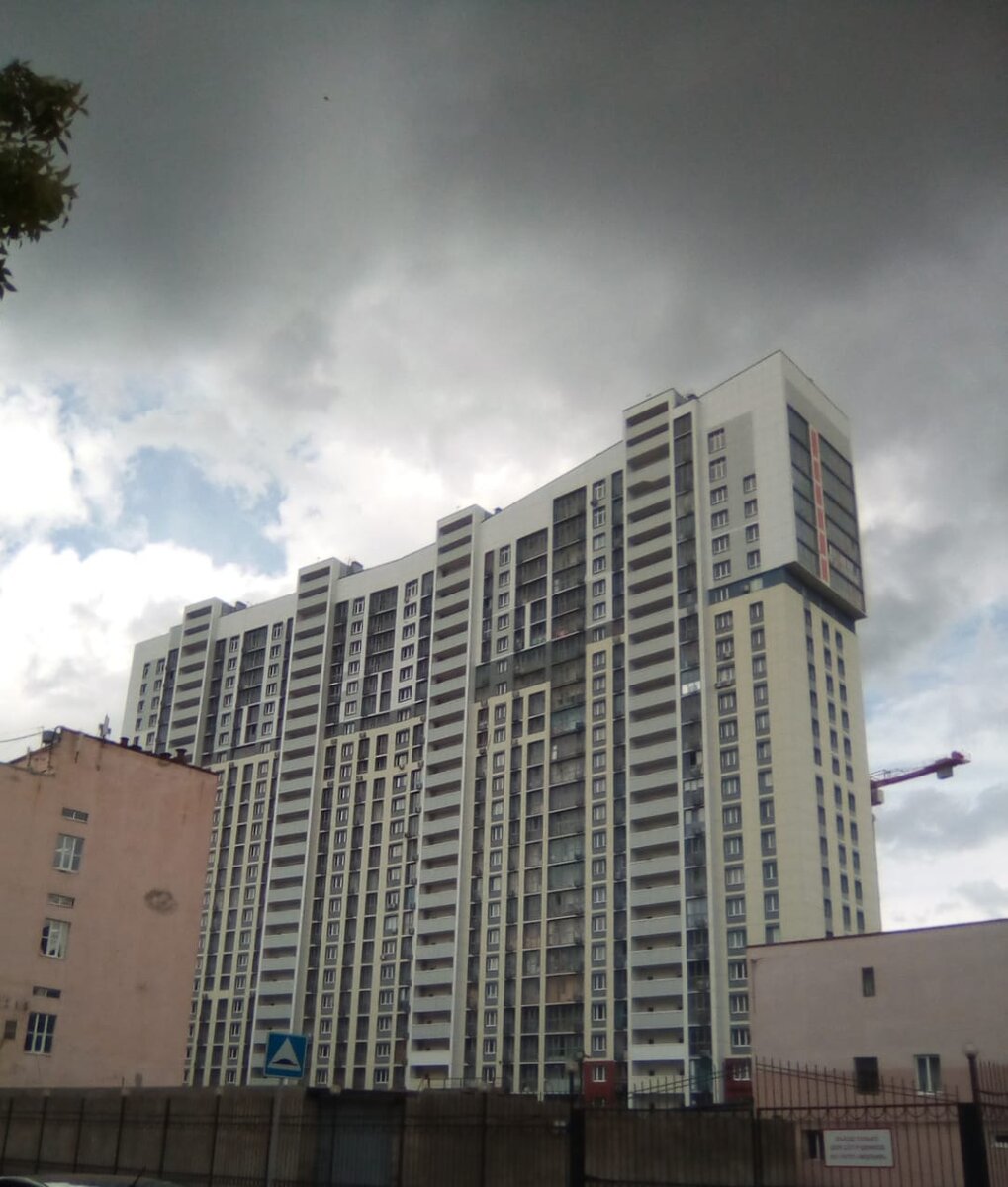 Много окон. Фотограф Ульяна Иванова.