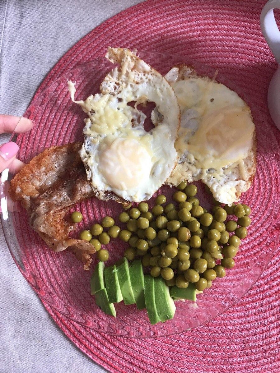 Рацион был в целом более полезным, и как вижу сейчас - мне хотелось больше жиров. 
