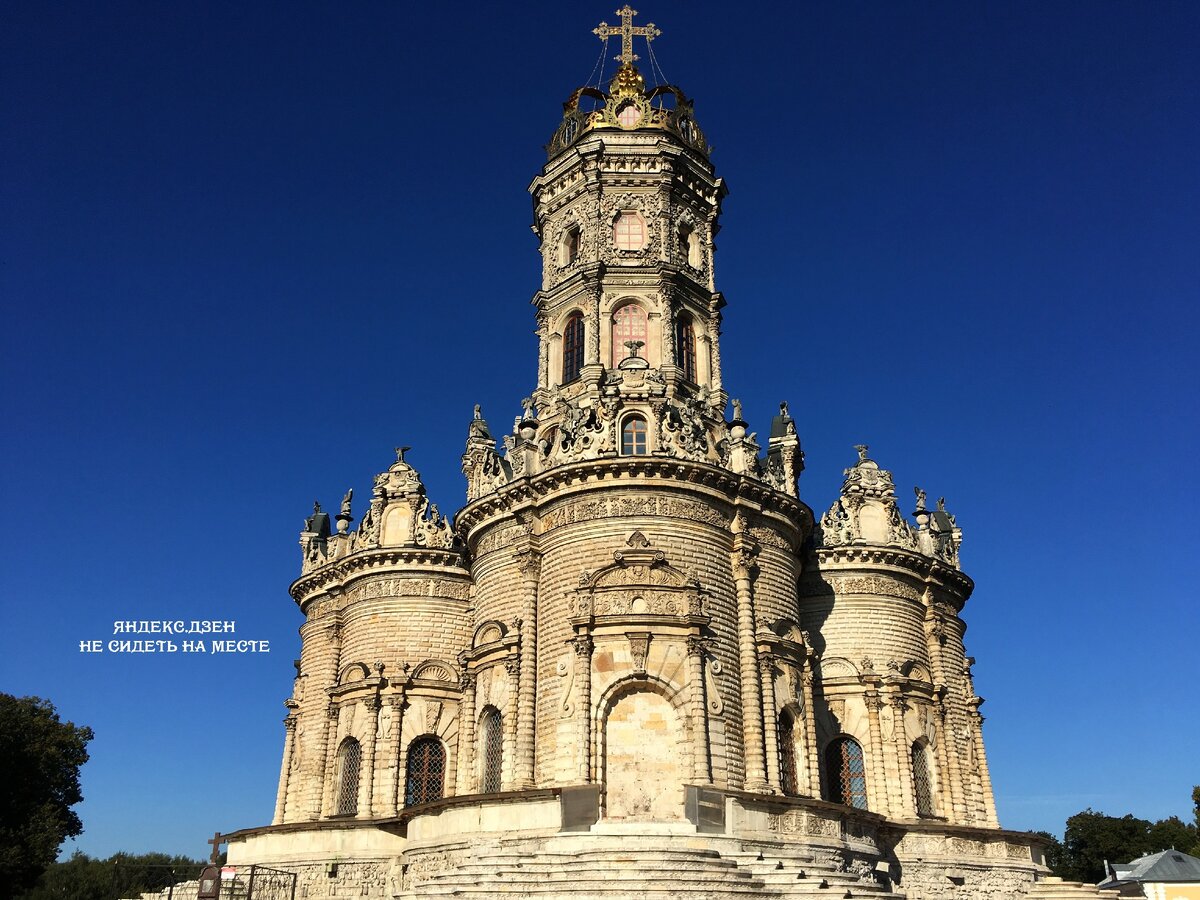 Церковь Знамения Пресвятой Богородицы в Дубровицах. Координаты: 55.441399, 37.494457, недалеко от города Подольск, Московская область