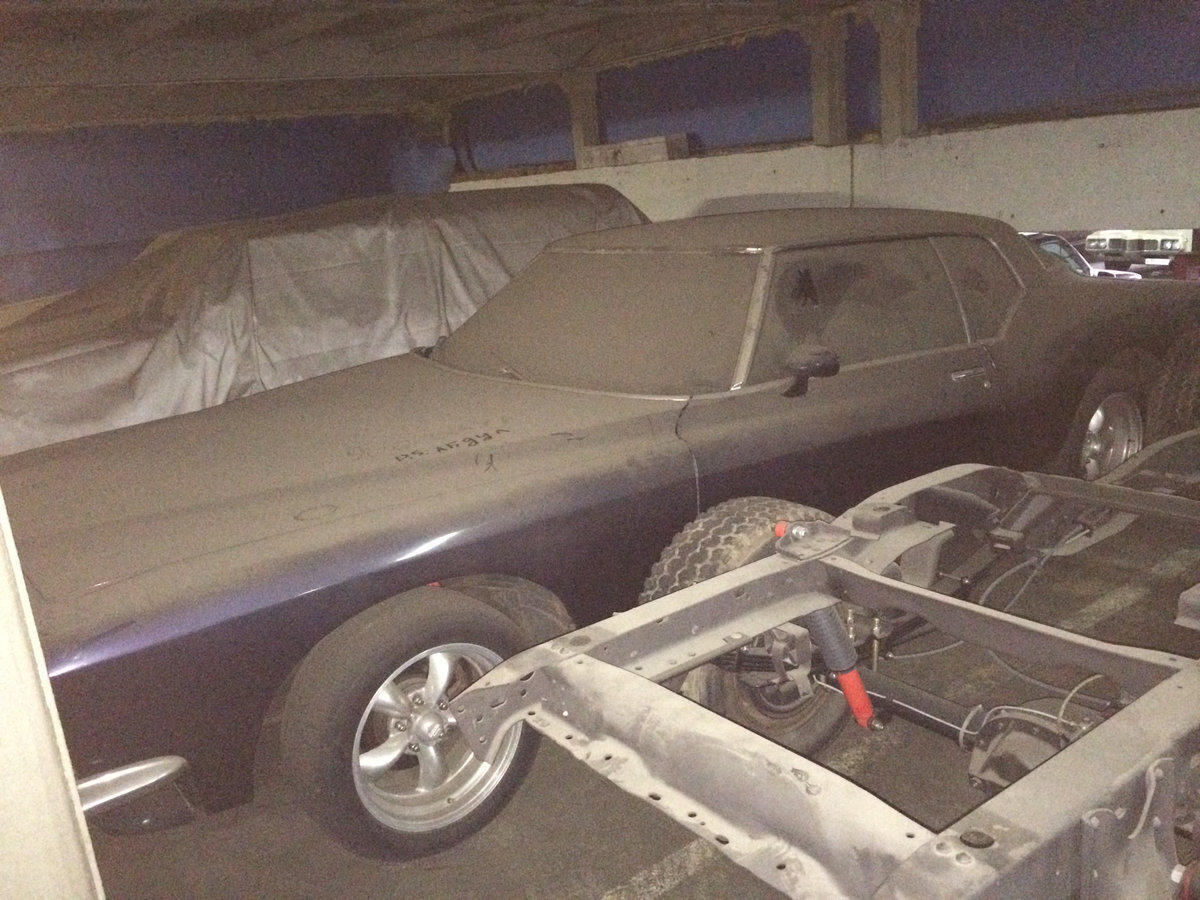 фото-карусель можно листать -->