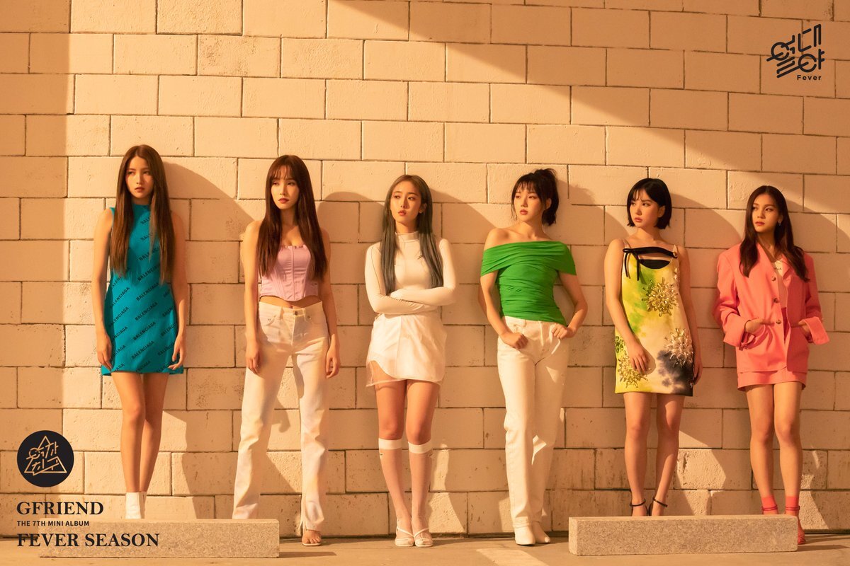 Совон первая слева