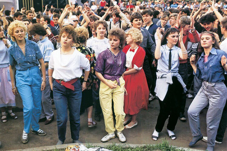 Джинсы в 1990-е годы. Фото из открытых интернет-источников