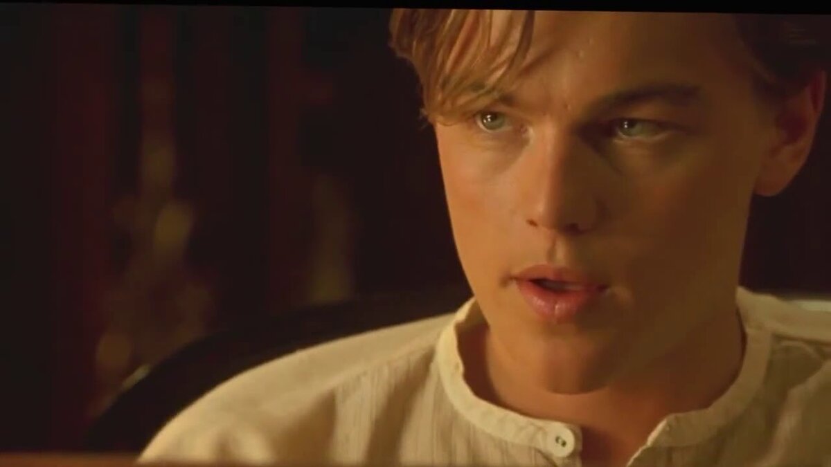  "Ложись на кровать... ээ... на диван"