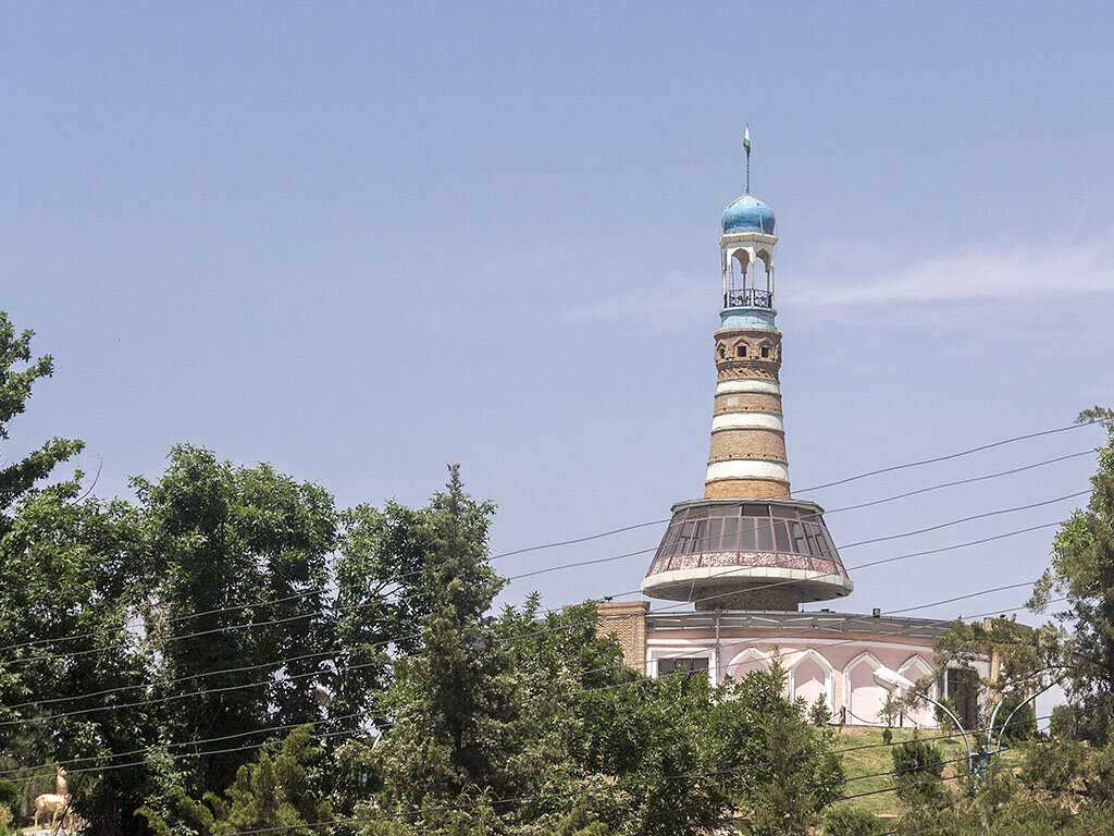 Курган-Тюбе. Символ города.