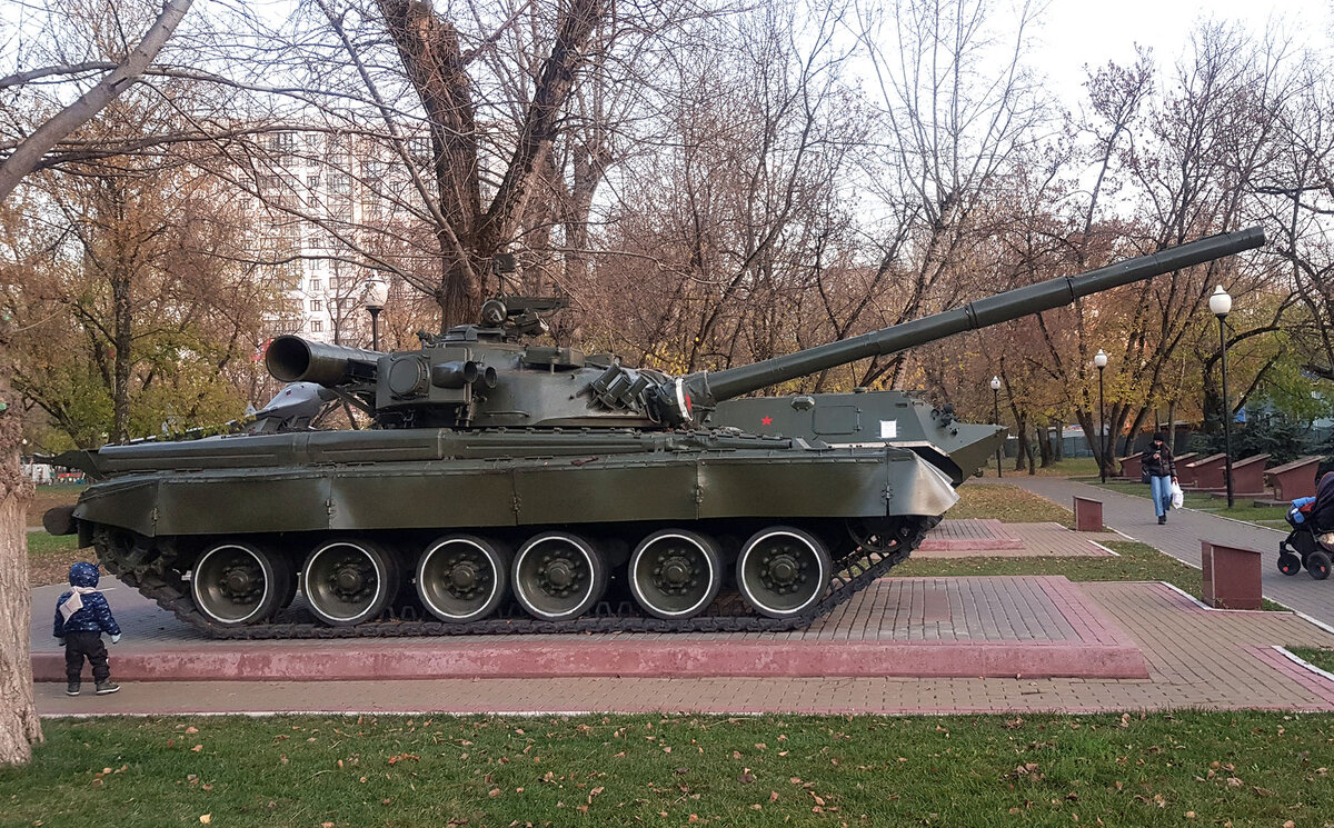 Танки в городе! Необычные памятники стоящие в городах мира | Мир Танков | Дзен