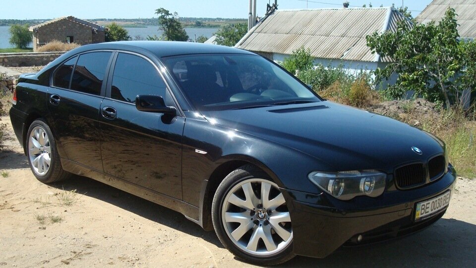 Даже у БМВ Е65 не было МКПП ни в одной модификации, а это 2002 год!