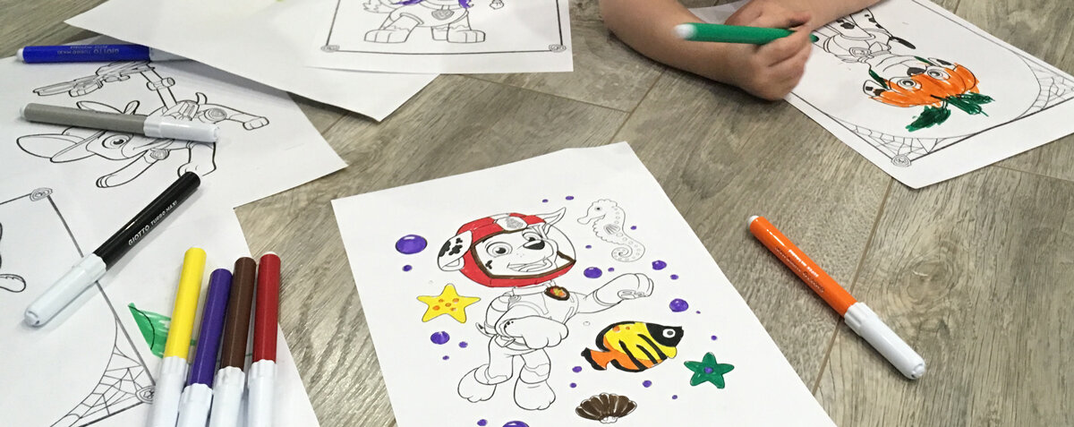 Если где и хватит места, чтобы просторно разложиться, так это на полу!