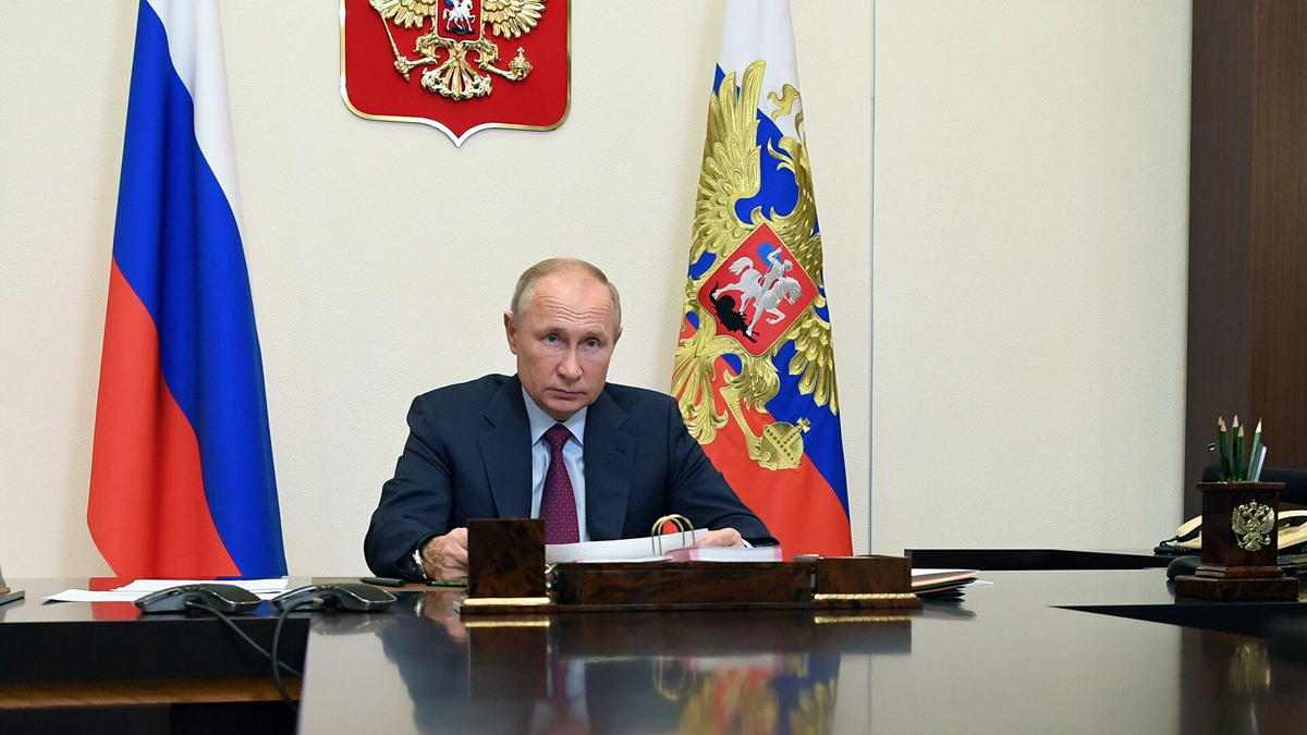 Источник: https://newspotok.ru/2020/11/19/putin-napomnil-o-polnomochijah-regionov-po-borbe-s-koronavirusom.html