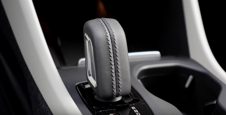 Так выглядит рычаг переключения режимов работы семиступенчатой автоматической коробки.