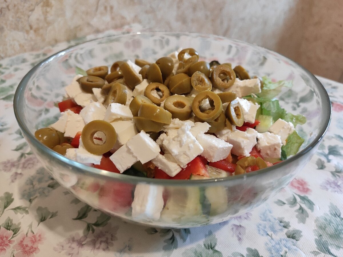 Салат до смешивания