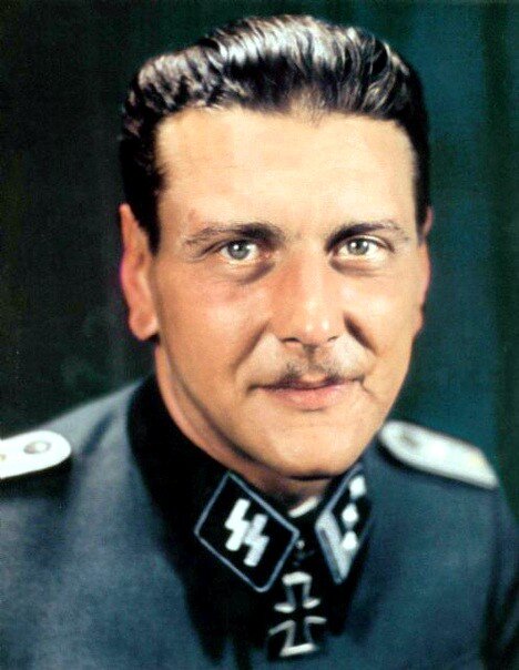 Знакомьтесь, этот веселый дружелюбный мужчина на фото - любимчик фюрера Отто Скорцени. Австриец по происхождению, нацистский диверсант по призванию.