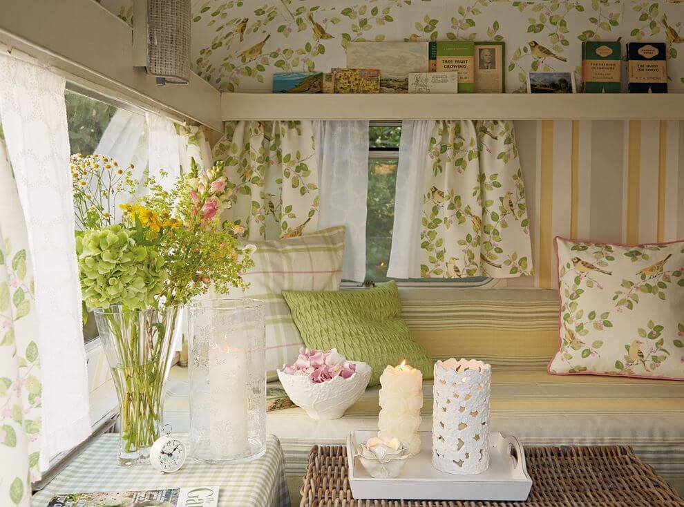 Уютный интерьер квартиры. Как сделать дом уютным своими руками. Летний декор интерьера. Интерьер маленького дачного домика. Как сделать дом уютным своими руками.