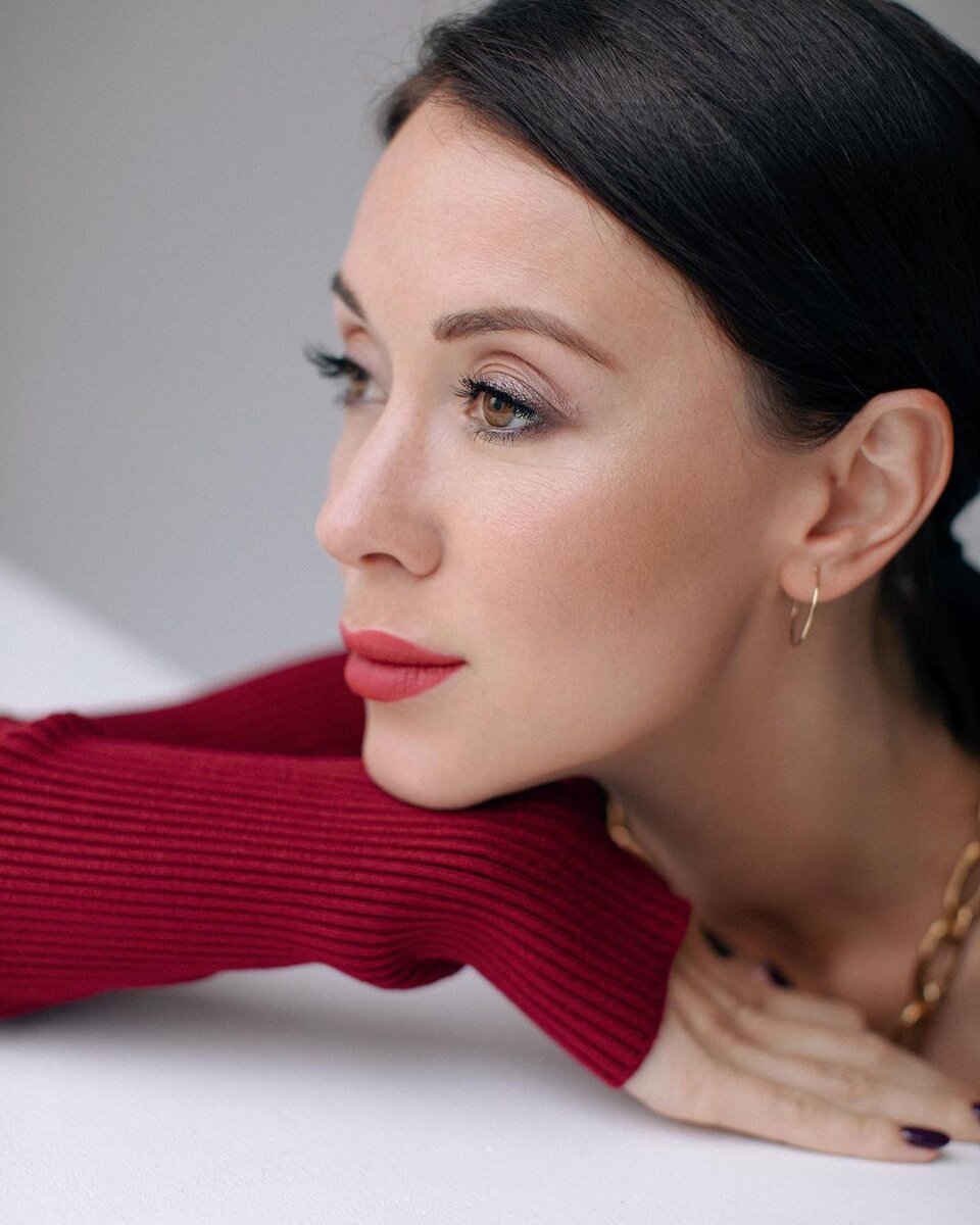 Галина Ткаченко - практикующий психолог, автор статей для профессионального издания Psychologies, создатель 7-ми онлайн курсов, которые прошли 40 000 женщин по всему миру