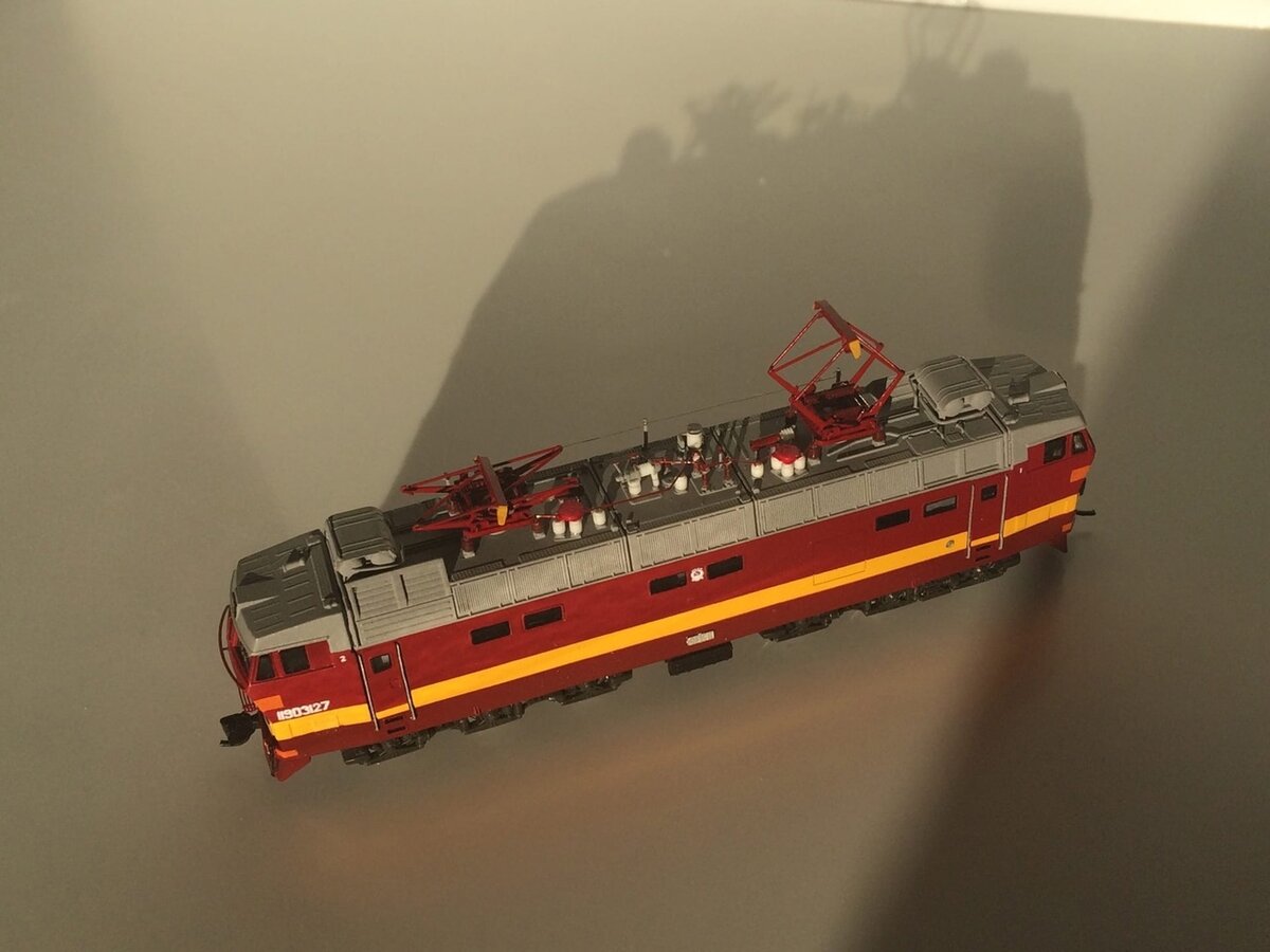 Модель электровоза ЧС4Т в масштабе 1:160 