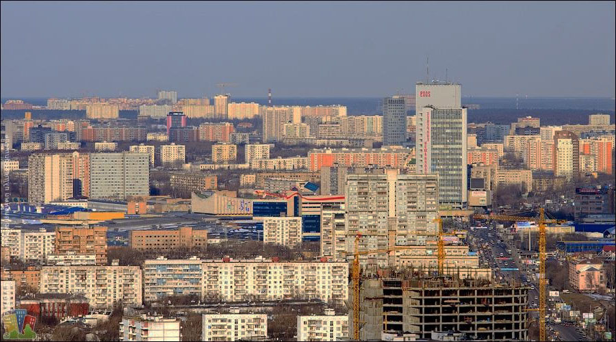 Дома рядом с промзоной. Нередко здесь можно увидеть заброшенные дома.