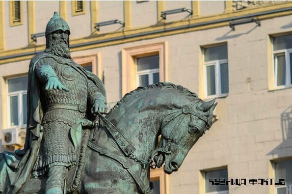 Памятник Юрию Долгорукому