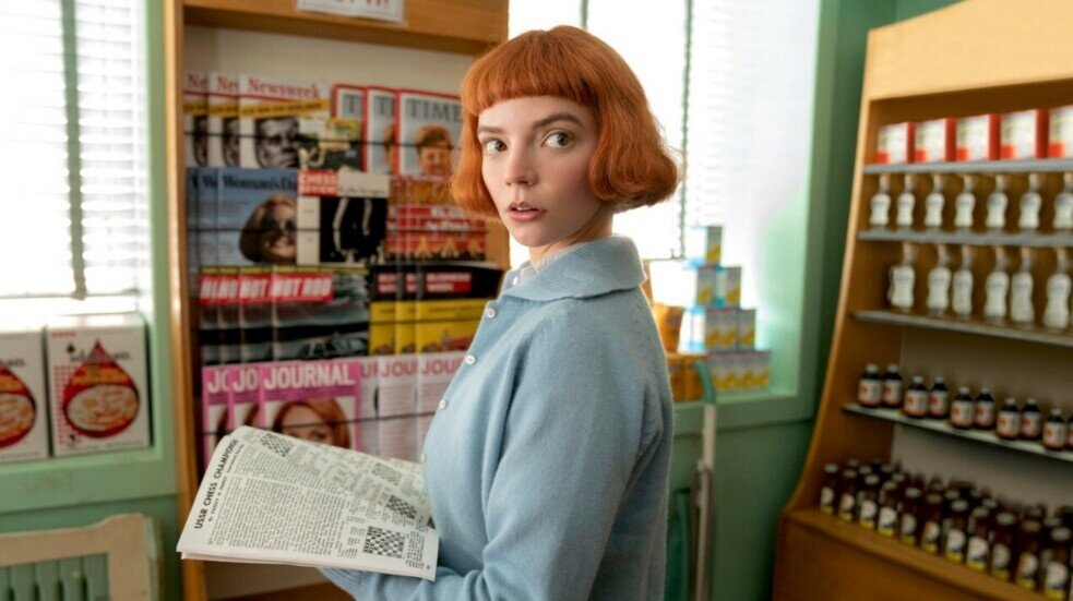 Кадр из сериала «Ход королевы»; kinopoisk.ru