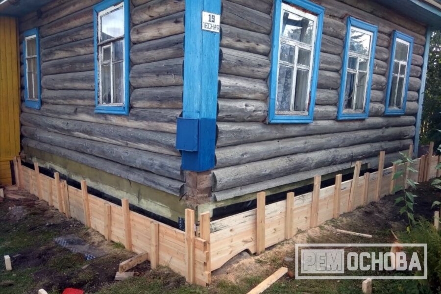Реконструкция деревенского дома в дер. Шумба: замена фундамента и венцов