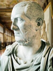 Нельзя не смеяться над ослеплением тех, которые думают, что их эфемерная власть заставит замолчать голос грядущих веков. Каждому, кто попадает на вершину могущества, в первую минуту глаза как бы застит туманом.
Тацит Публий Корнелий