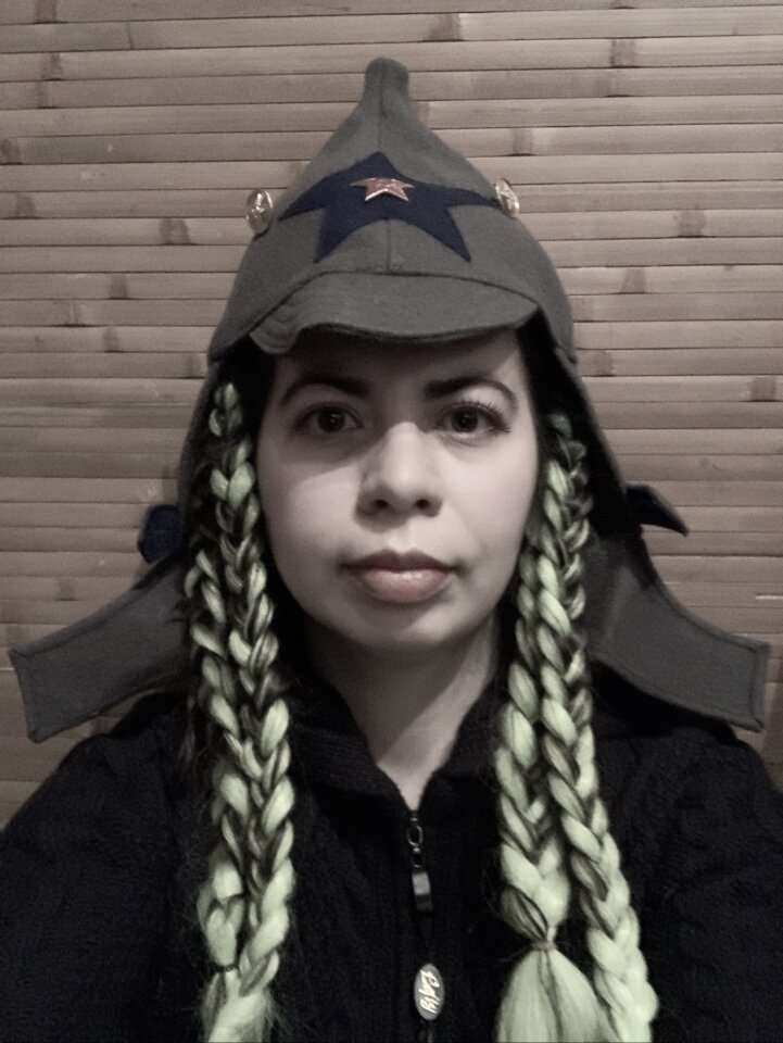 Нет, это не шапочка для бани, а тру будёновка, кавалерийская с синей звездой.