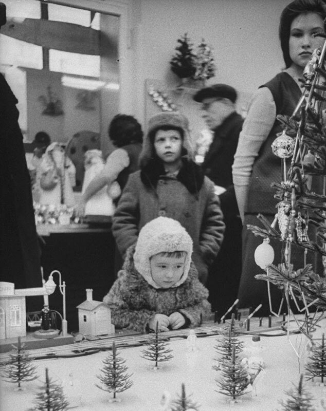 Советское новогоднее фото. Советские новогодние праздники. Советское новогоднее фото. Советское новогоднее застолье. Советское новогоднее фото.