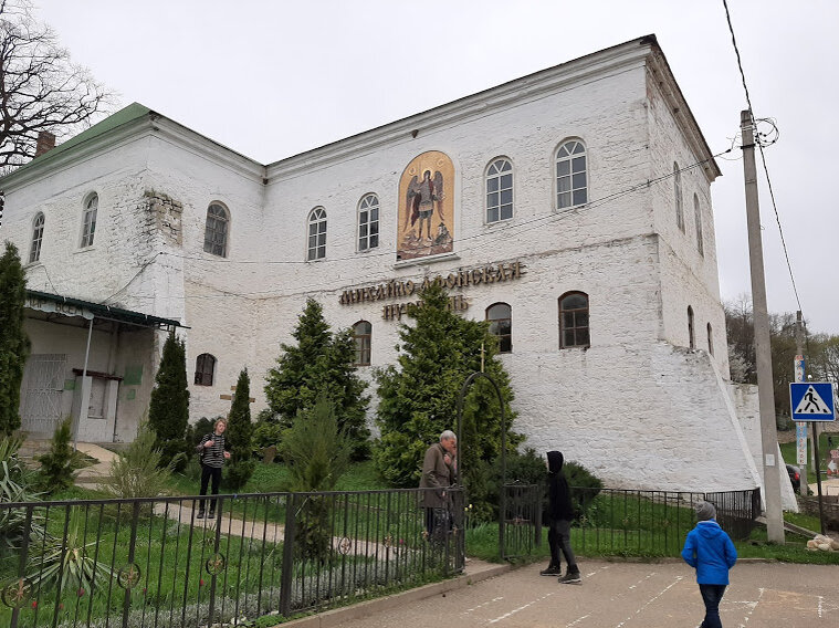 , Вход в монастырь.