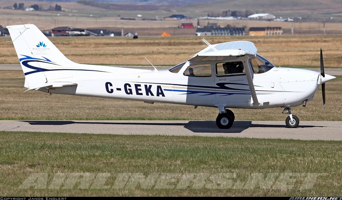 Самолёт Cessna 172. Взято с www.airliners.net
