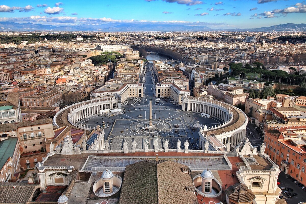 Площадь Святого Петра в Ватикане (источник: https://photosight.ru/photos/5434242/)