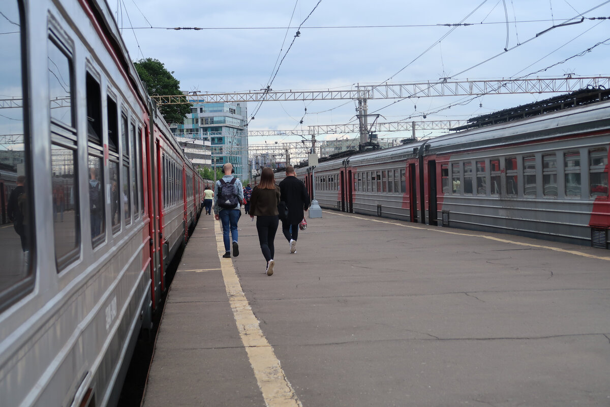 Стук колес, раскладывающиеся полки, вежливые проводники - есть в этом всем что-то особенное, близкое сердцу. Фото автора.